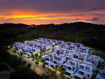 Villa de tres dormitorios — Modern minimalist style luxury villa with private pool located in a high-end resort area adjacent to Laguna Park Golf Course